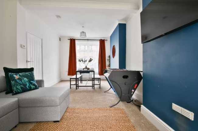 Salop Street by Mia Partners in 12 Salop Street, CF83 1FX - Property image 6 - VivreStays