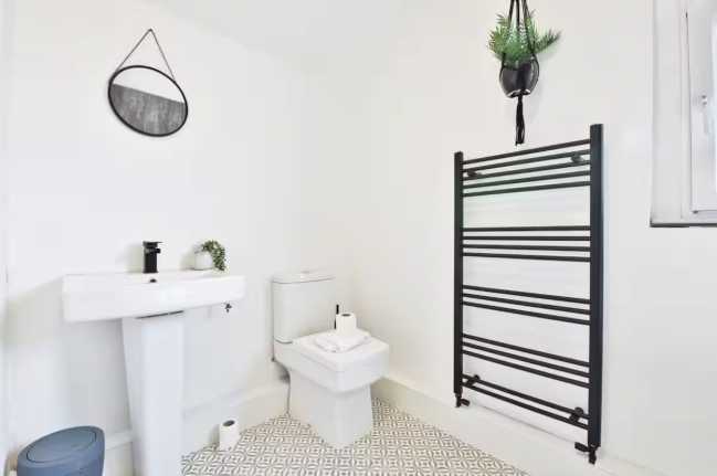 Salop Street by Mia Partners in 12 Salop Street, CF83 1FX - Property image 9 - VivreStays