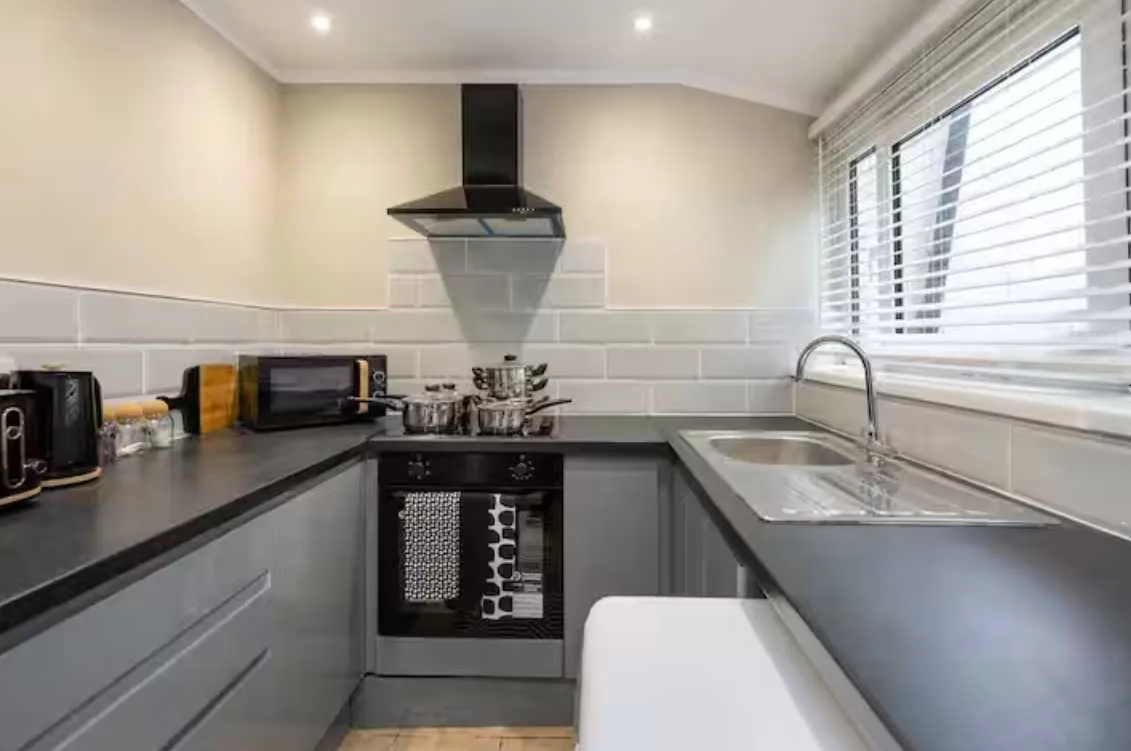 88 Mountain Ash Road by Mia Partners in 88 Mountain Ash Road, CF45 4PR - Property image 2 - VivreStays