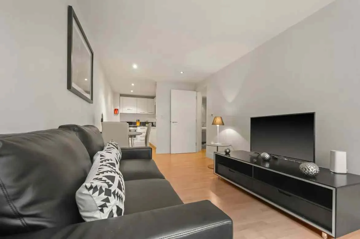 View 1 bed, 1 bath | LIFT Access | High Timber Street EC4V in EC4V 3PA, London, Greater London, England, United Kingdom 1 bed, 1 bath | LIFT Access | High Timber Street EC4V in EC4V 3PA, London, Greater London, England, United Kingdom - Property image 2 - VivreStays