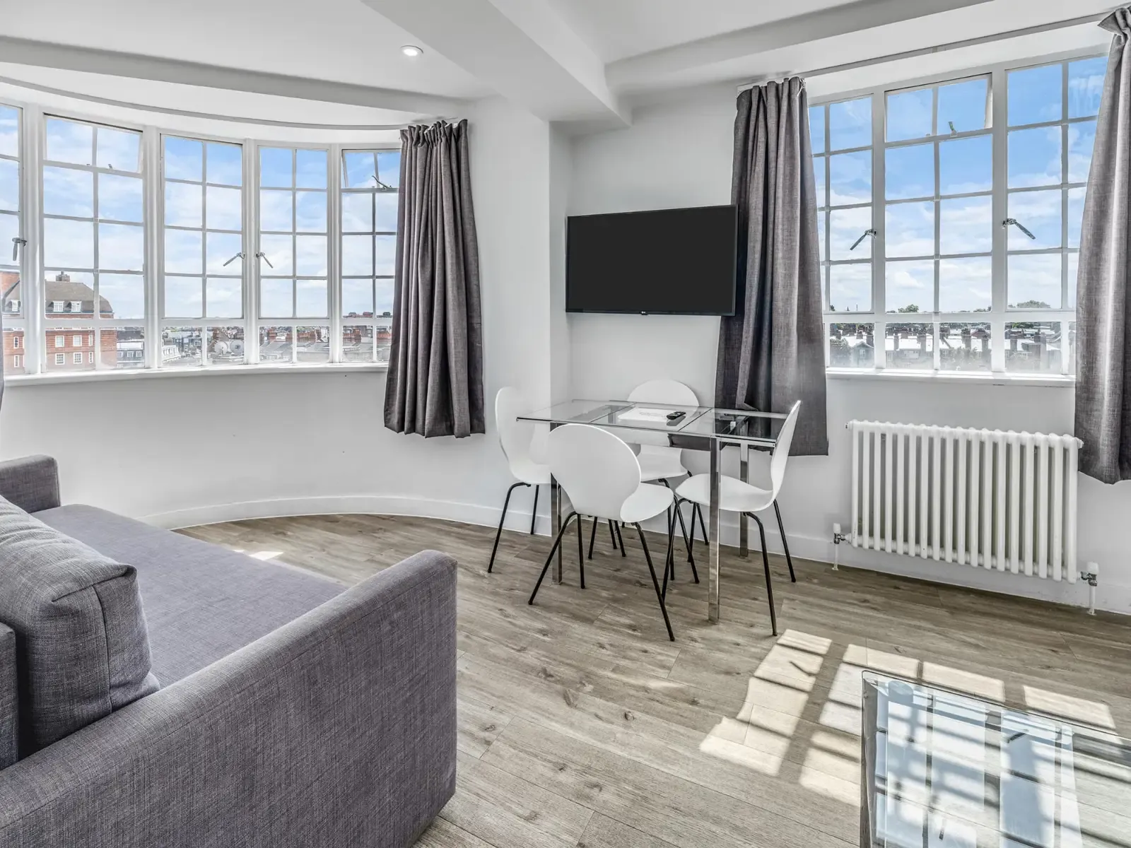 One Bedroom Apartment ( Plus a Sofa Bed) in SW3 3DW, London, Greater London, England, United Kingdom - Property image 2 - VivreStays