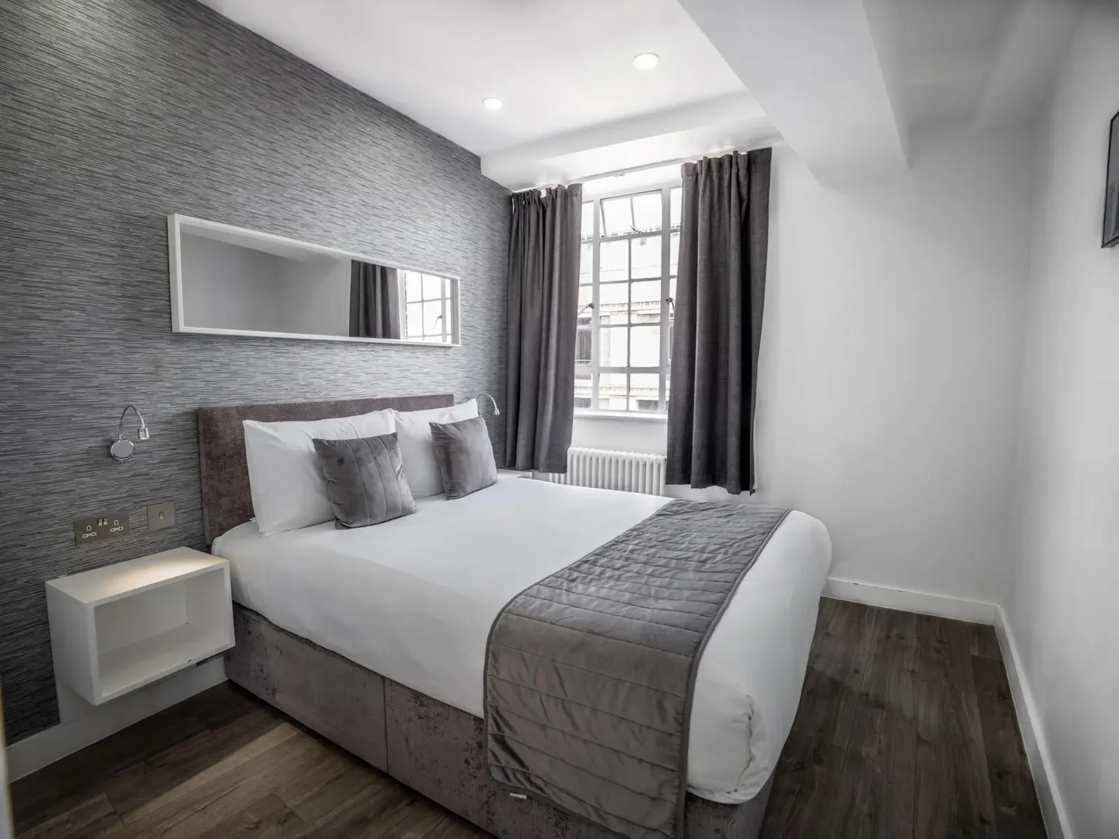 One Bedroom Apartment ( Plus a Sofa Bed) in SW3 3DW, London, Greater London, England, United Kingdom - Property image 9 - VivreStays