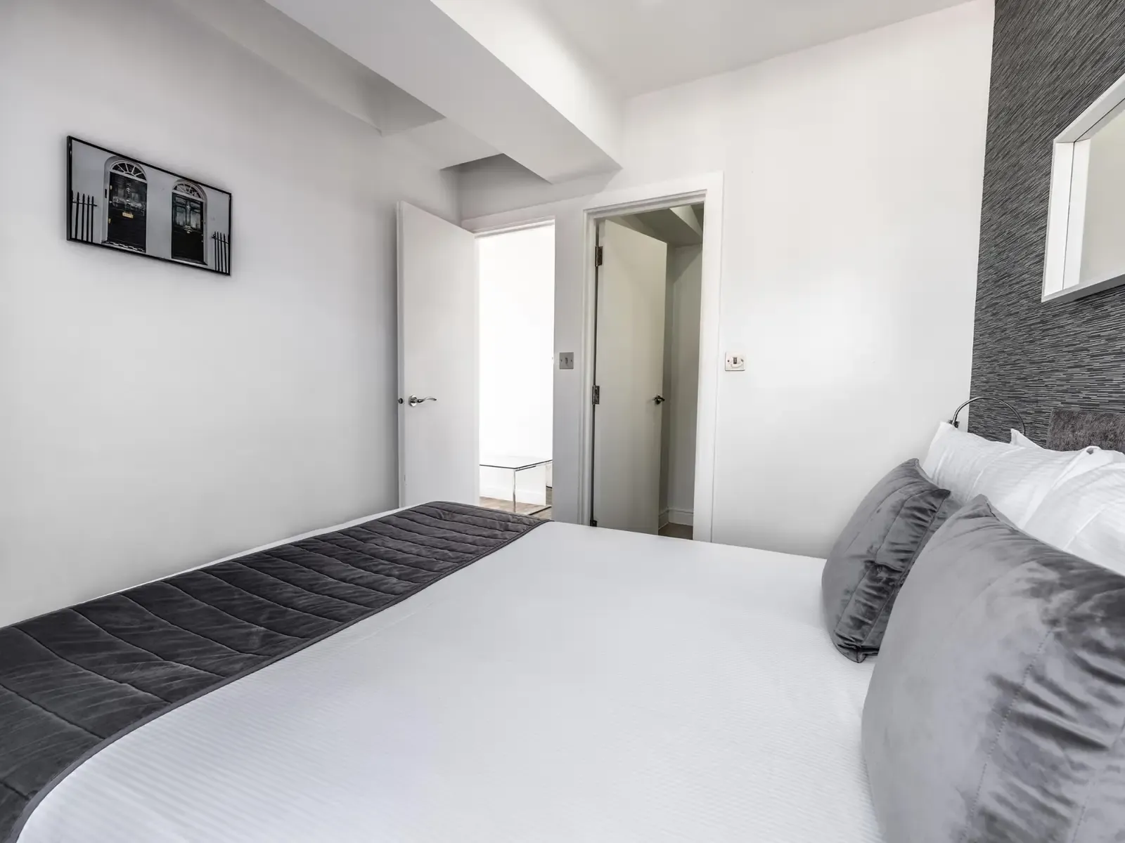 One Bedroom Apartment ( Plus a Sofa Bed) in SW3 3DW, London, Greater London, England, United Kingdom - Property image 11 - VivreStays