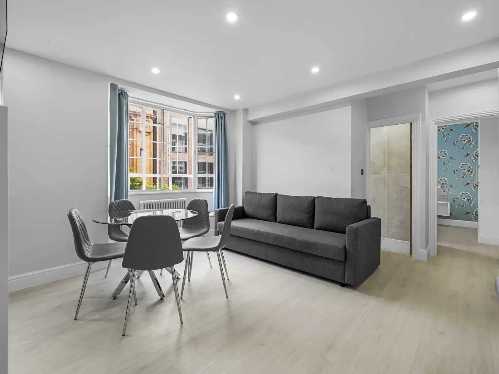 Two Bedroom Apartments (Double, Single Rooms, Sofa bed) serviced apartment - London - VivreStays