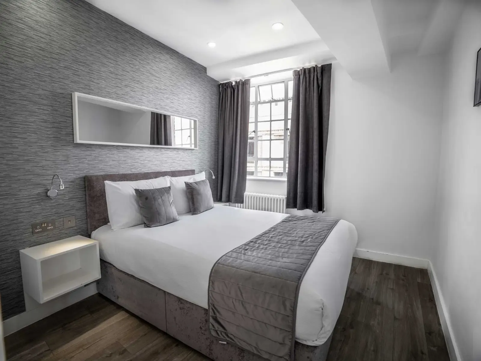 Two Bedroom Apartments (Double, Single Rooms, Sofa bed) in SW3 3DW - Property image 4 - VivreStays