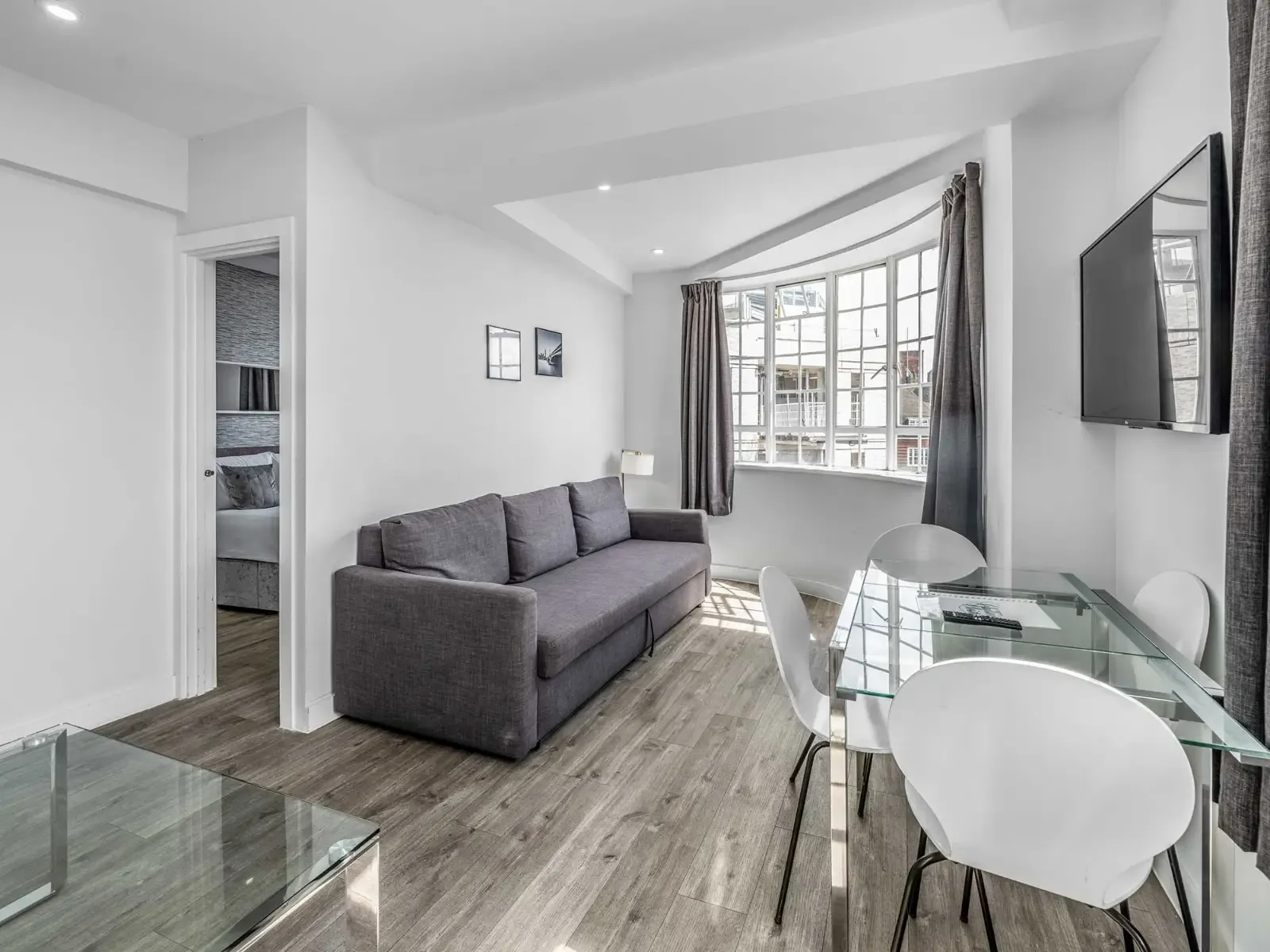Two Bedroom Apartments (Double, Single Rooms, Sofa bed) in SW3 3DW - Property image 2 - VivreStays