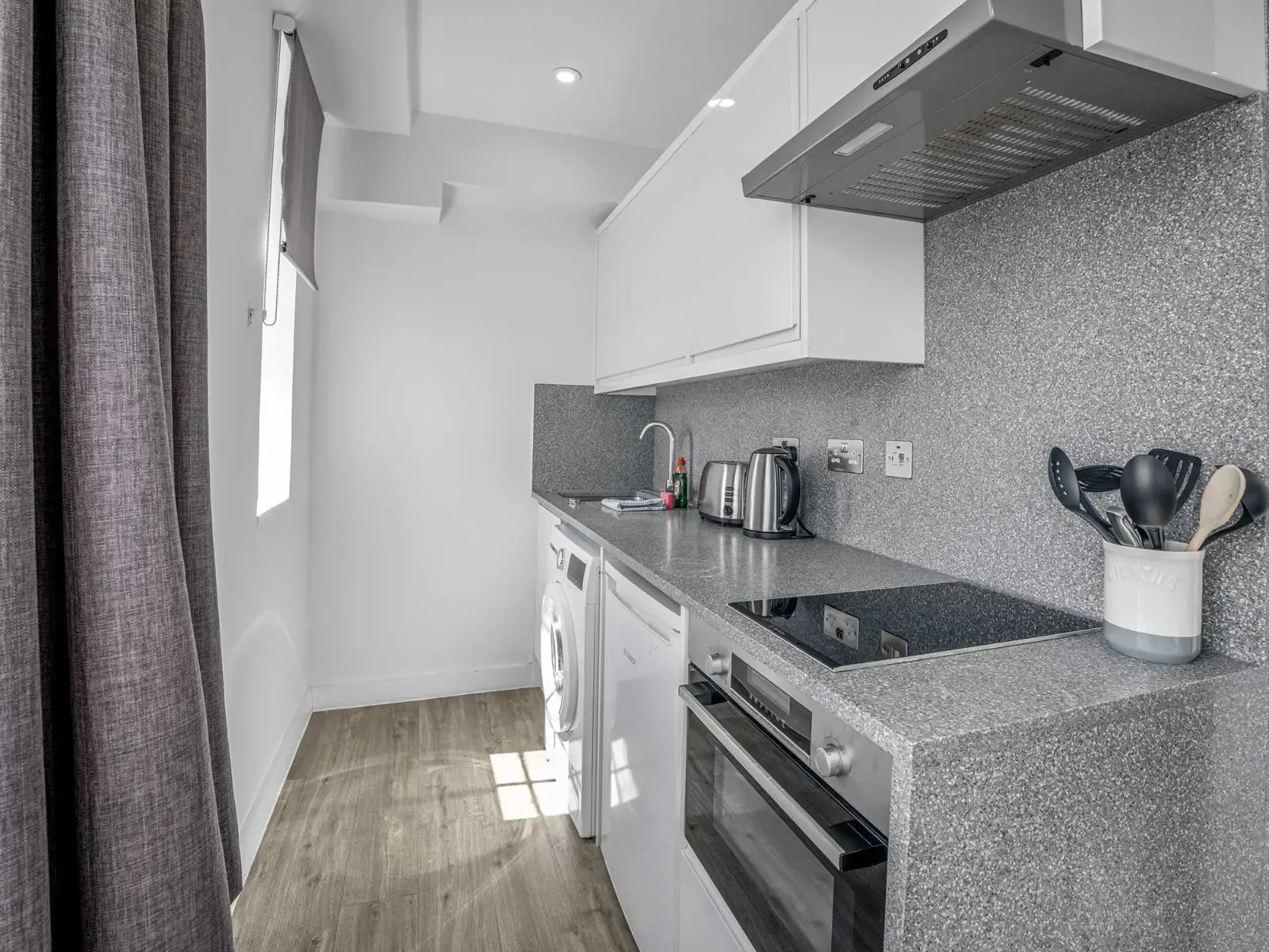 Two Bedroom Apartments (Double, Single Rooms, Sofa bed) in SW3 3DW - Property image 3 - VivreStays