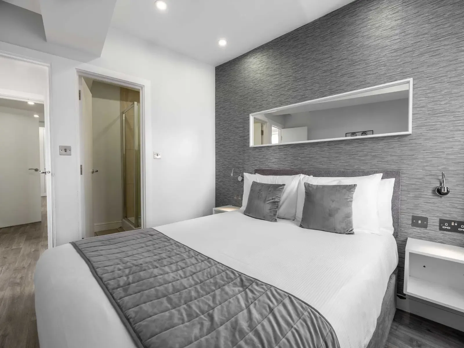 Two Bedroom Apartments (Double, Single Rooms, Sofa bed) in SW3 3DW - Property image 8 - VivreStays