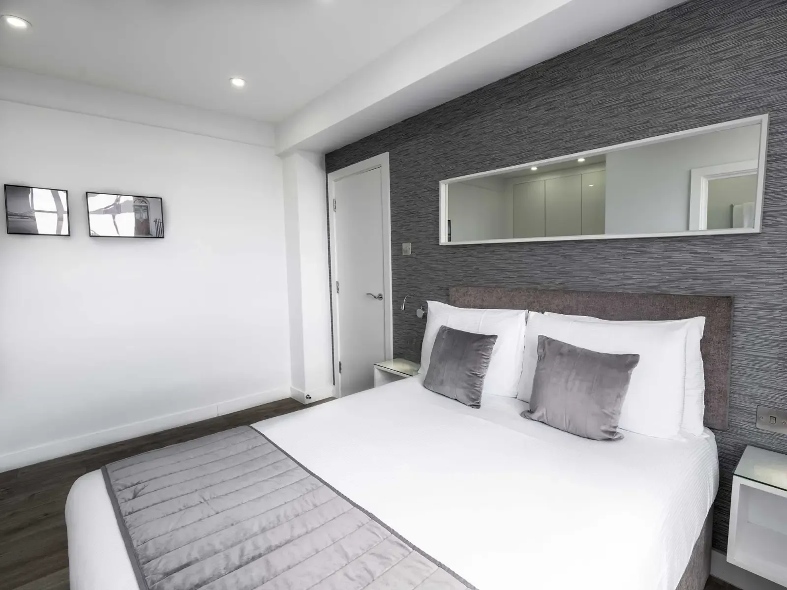 Two Bedroom Apartments (Double, Single Rooms, Sofa bed) in SW3 3DW - Property image 11 - VivreStays