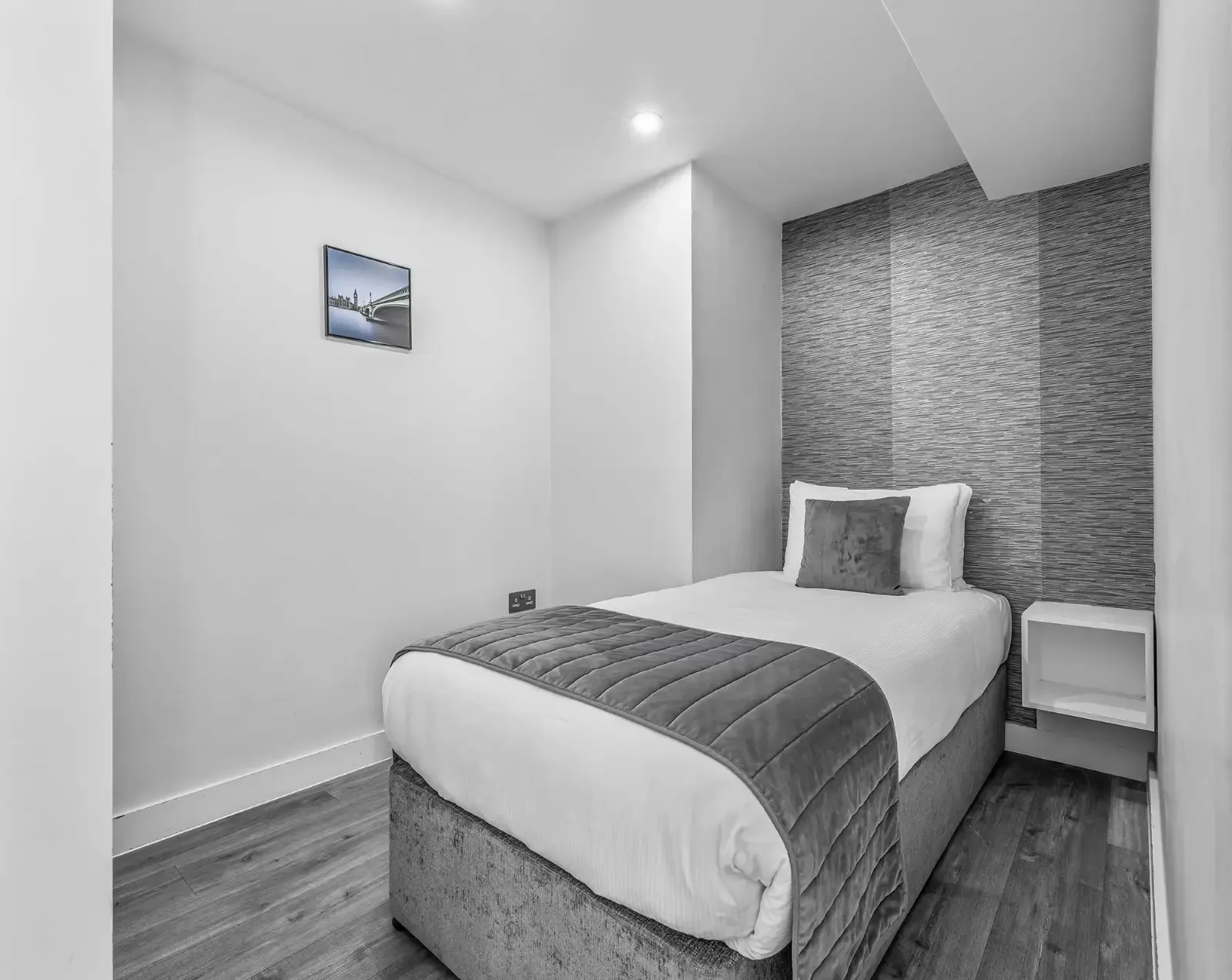 Two Bedroom Apartments (Double, Single Rooms, Sofa bed) in SW3 3DW - Property image 13 - VivreStays