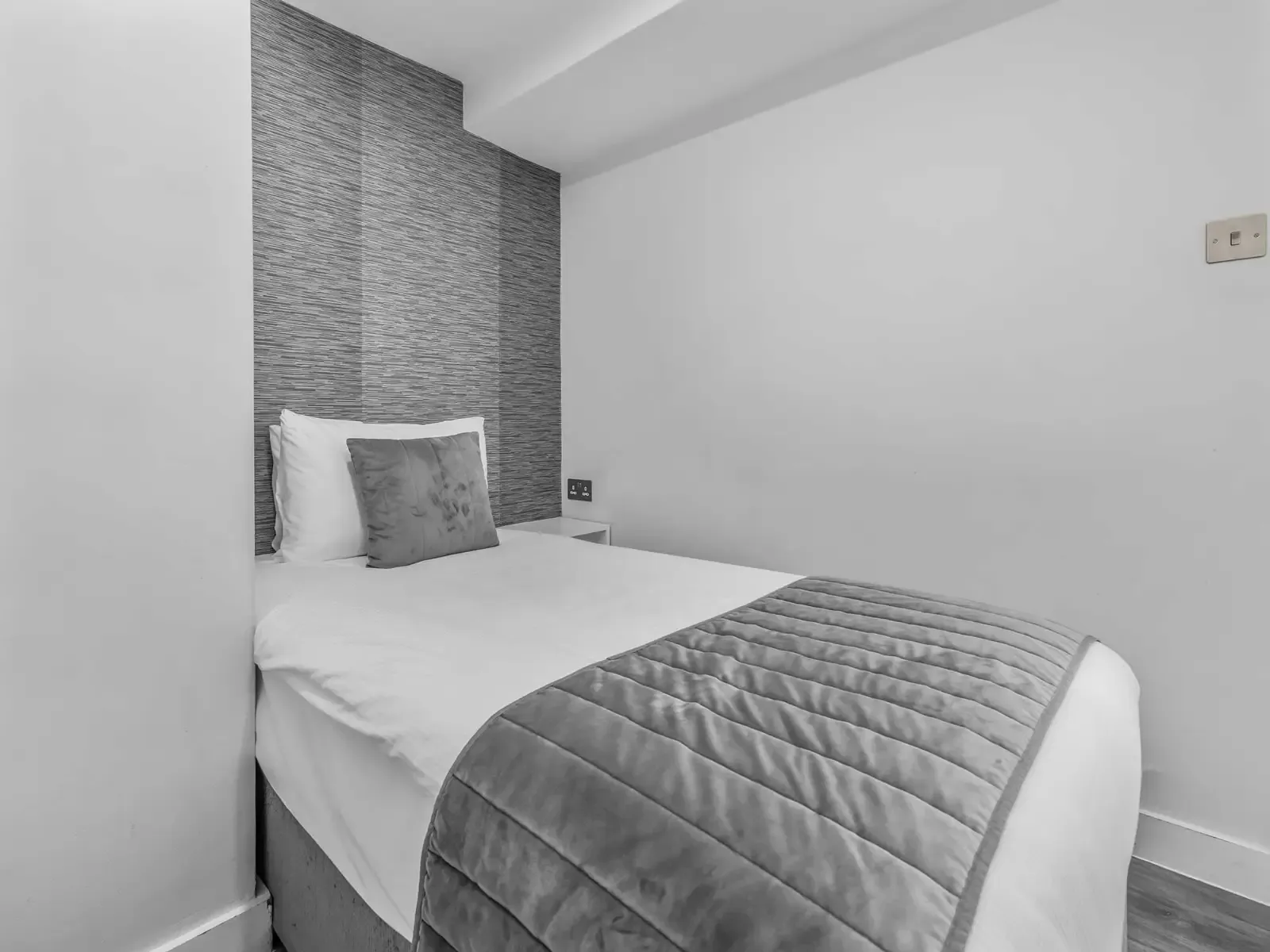 Two Bedroom Apartments (Double, Single Rooms, Sofa bed) in SW3 3DW - Property image 15 - VivreStays