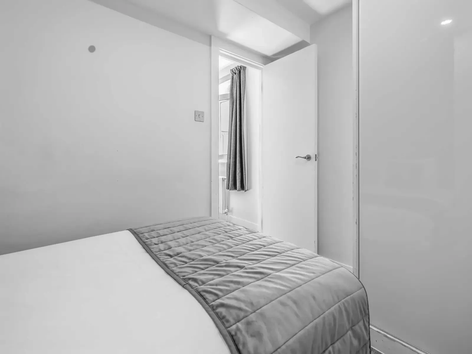 Two Bedroom Apartments (Double, Single Rooms, Sofa bed) in SW3 3DW - Property image 16 - VivreStays