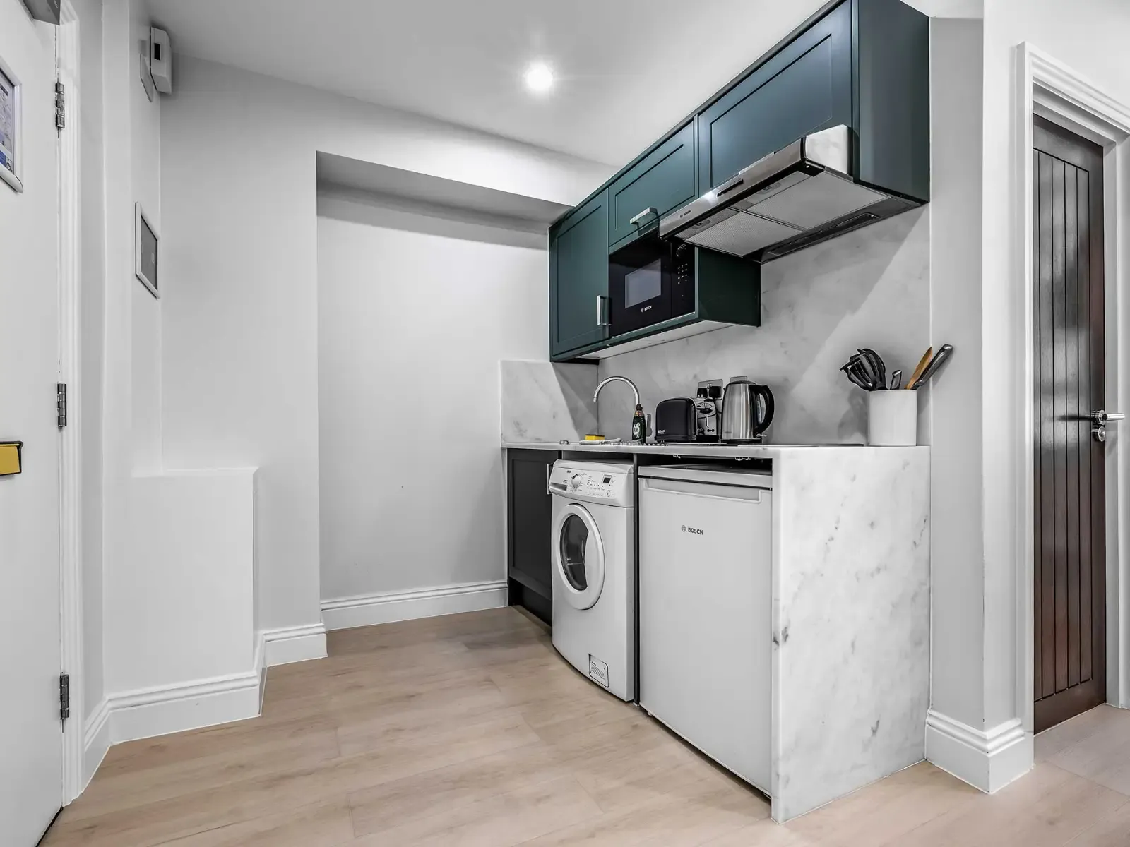 Two Bedroom Apartments (Double, Single Rooms, Sofa bed) in SW3 3DW - Property image 18 - VivreStays