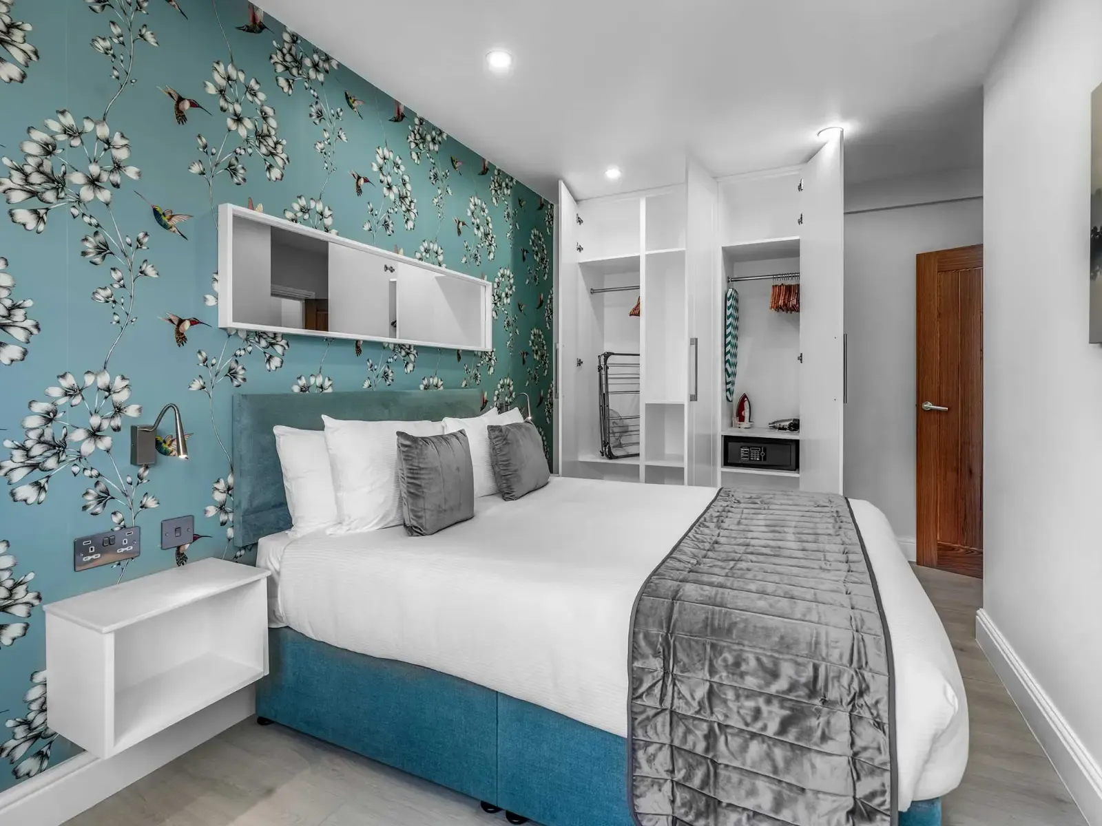 Two Bedroom Apartments (Double, Single Rooms, Sofa bed) in SW3 3DW - Property image 22 - VivreStays