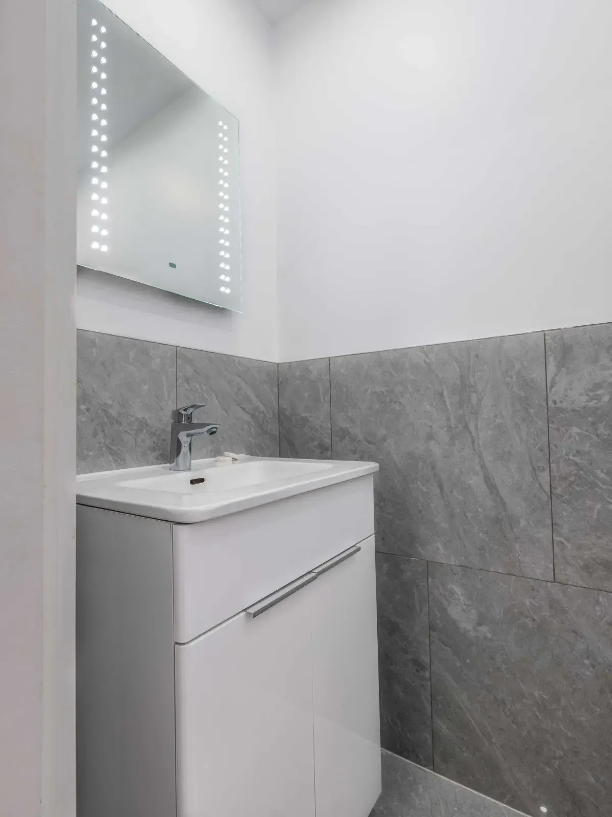 Two Bedroom Apartments (Double, Single Rooms, Sofa bed) in SW3 3DW - Property image 28 - VivreStays