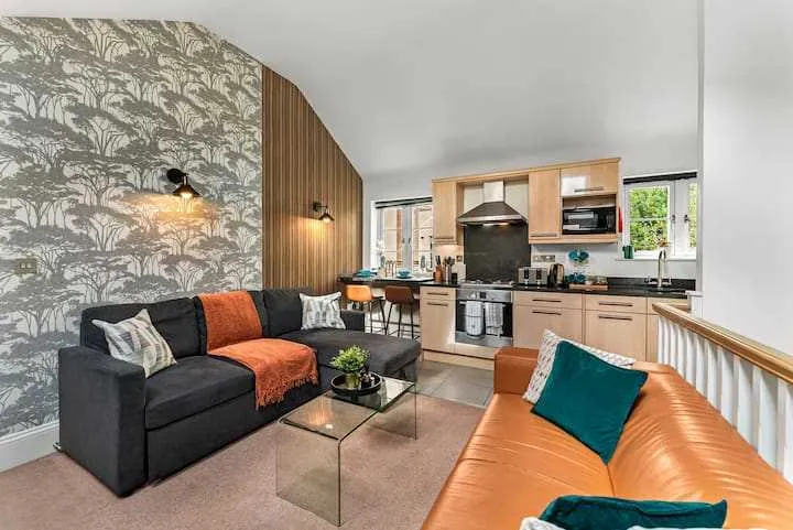 View 2 bed, 2 bath | FREE on-site Parking | Bathwick Street BA2 2 bed, 2 bath | FREE on-site Parking | Bathwick Street BA2 serviced apartment - Bath - VivreStays