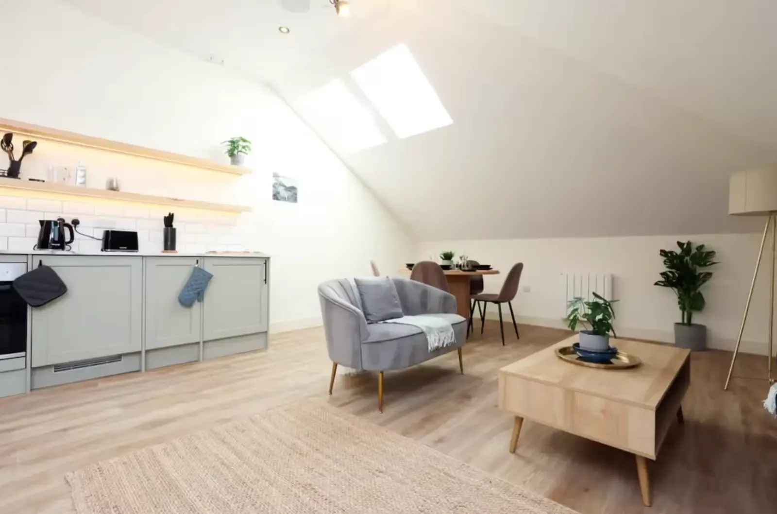 Albert Hall One Bed by Mia Partners in SA1 3EP, Swansea, Swansea, Wales, United Kingdom - Property image 6 - VivreStays