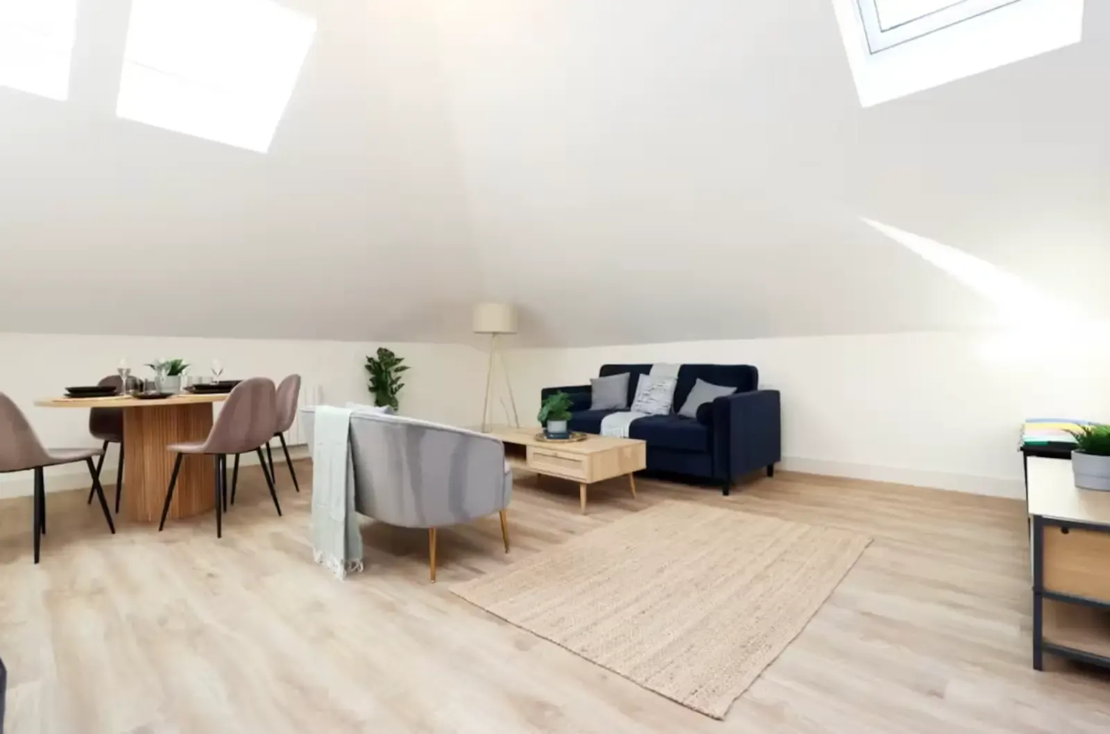 Albert Hall One Bed by Mia Partners in SA1 3EP, Swansea, Swansea, Wales, United Kingdom - Property image 7 - VivreStays