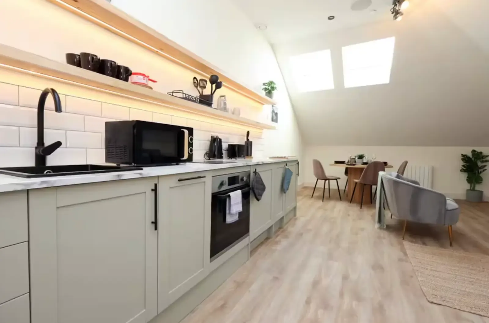 Albert Hall One Bed by Mia Partners in SA1 3EP, Swansea, Swansea, Wales, United Kingdom - Property image 9 - VivreStays