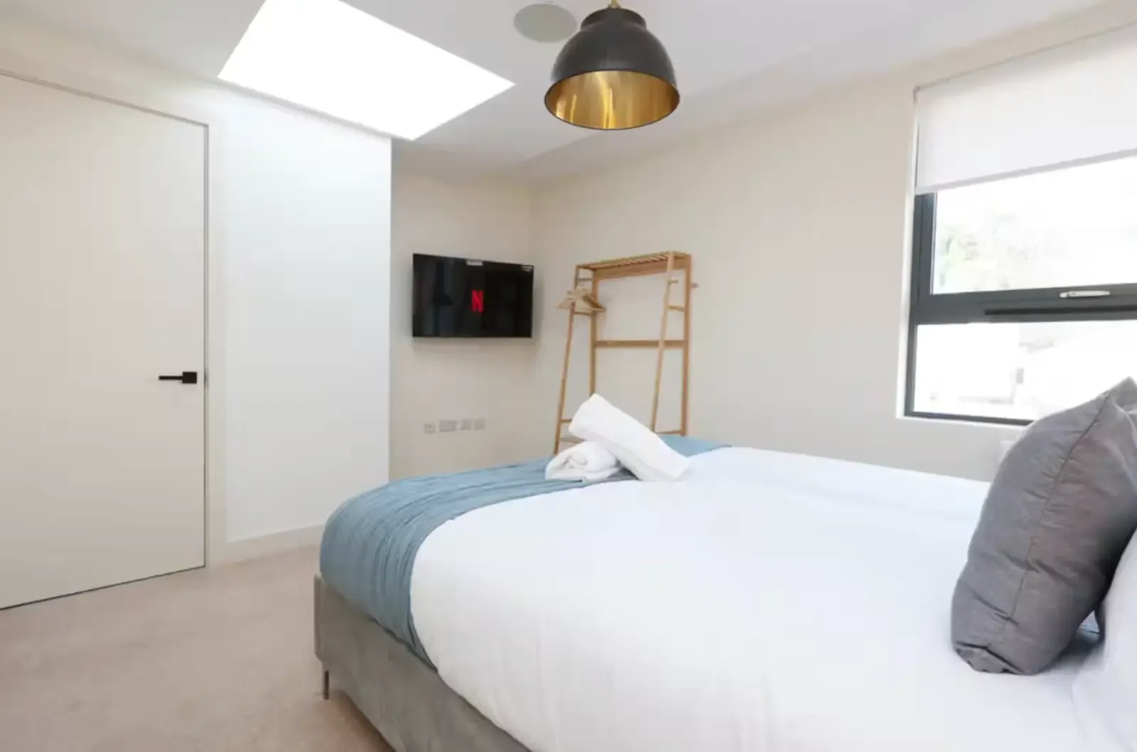 Albert Hall One Bed by Mia Partners in SA1 3EP, Swansea, Swansea, Wales, United Kingdom - Property image 12 - VivreStays