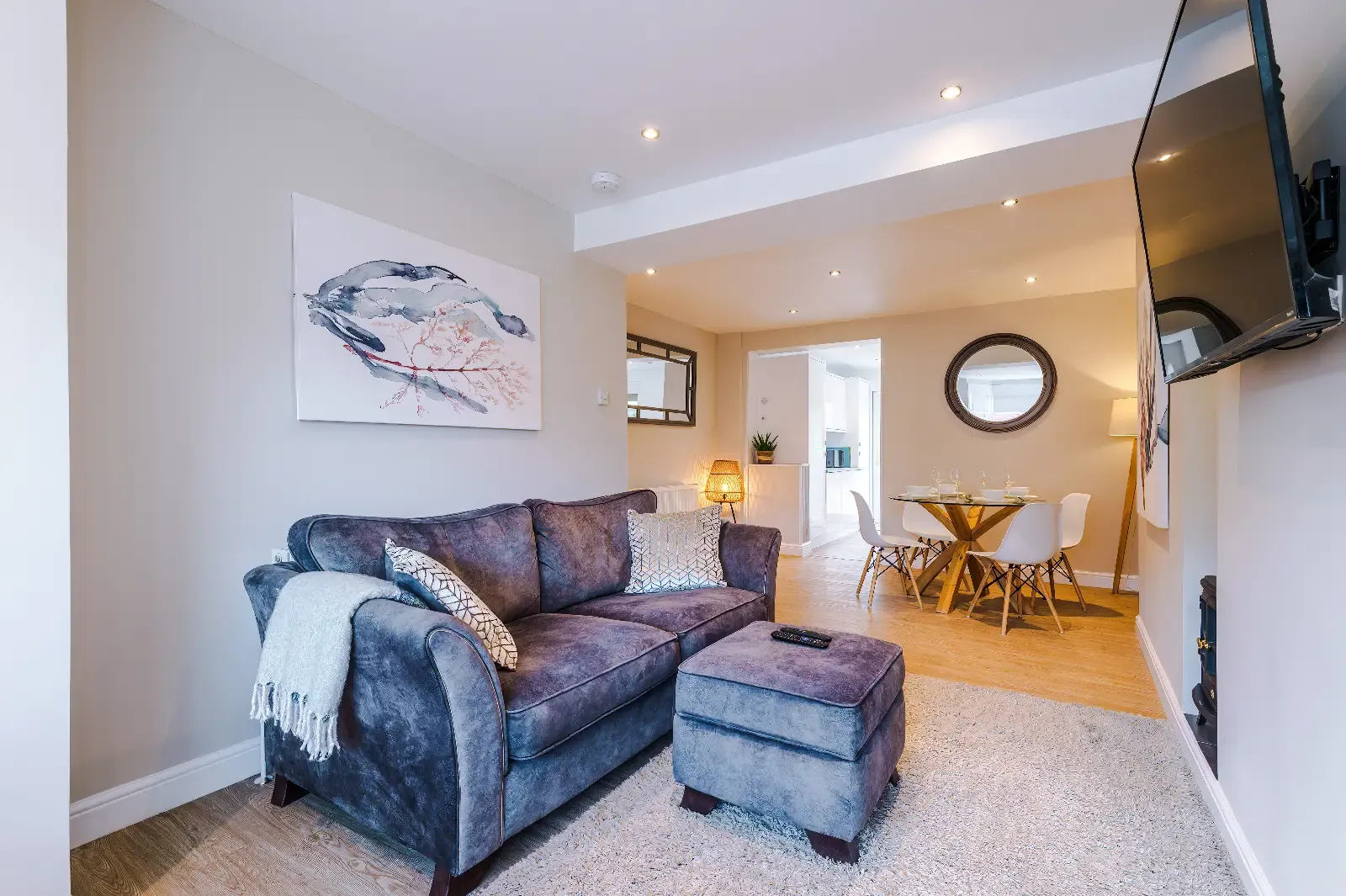 Patricia Place, Wirral lux Contractor/Family Stays, Birkenhead in 56 Patricia Avenue, CH41 7BH - Property image 3 - VivreStays