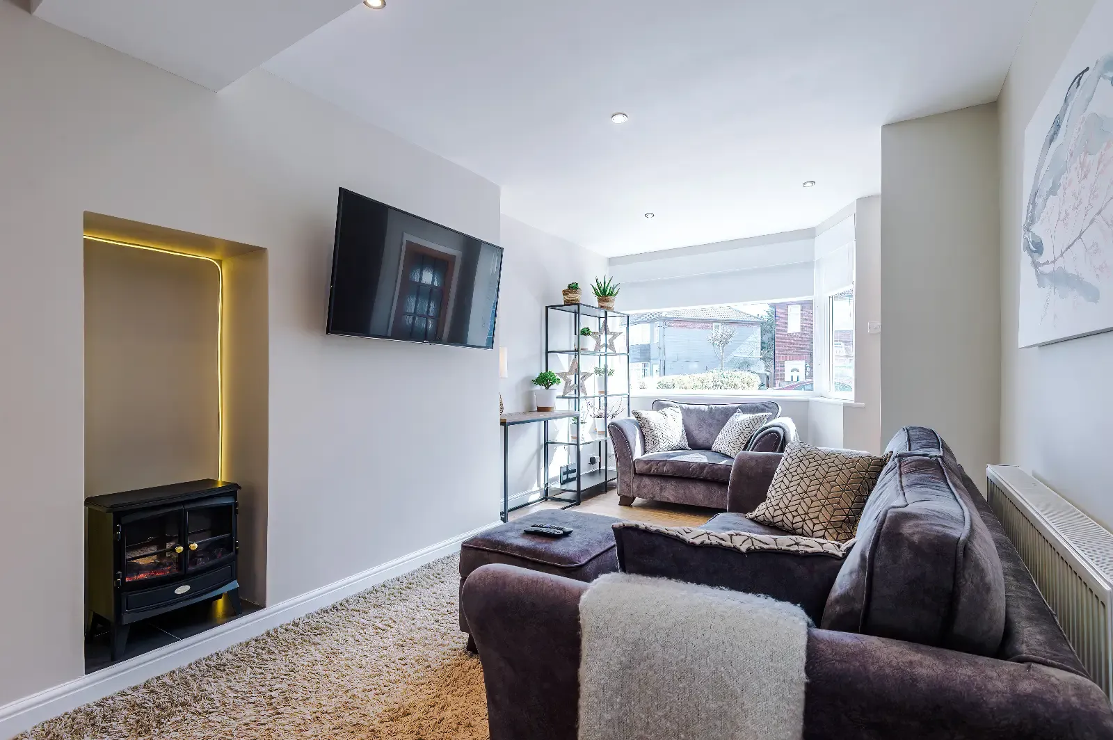 Patricia Place, Wirral lux Contractor/Family Stays, Birkenhead in 56 Patricia Avenue, CH41 7BH - Property image 2 - VivreStays