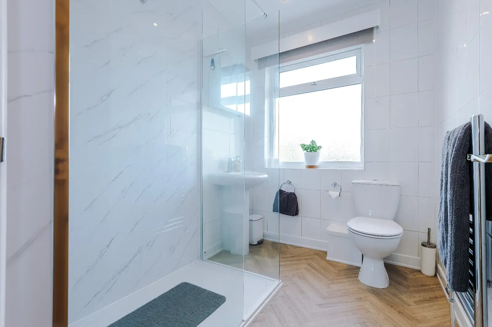 Patricia Place, Wirral lux Contractor/Family Stays, Birkenhead in 56 Patricia Avenue, CH41 7BH - Property image 14 - VivreStays