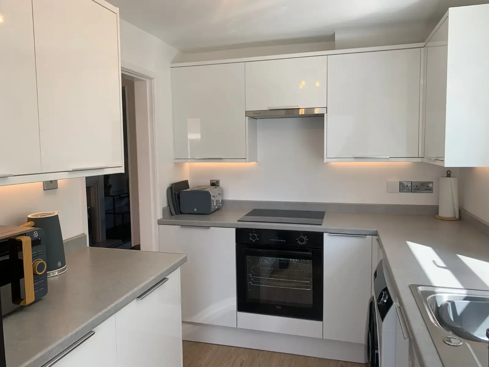 Kingfisher Nest - Serviced Accommodation | Contractor/Family Accommodation | Wirral | Moreton in 9 Kingfisher Way, CH49 4PR - Property image 5 - VivreStays
