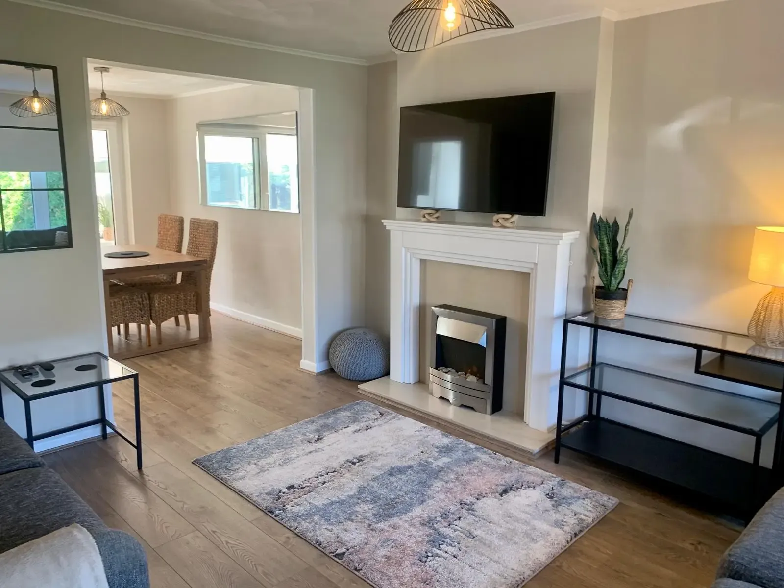 Kingfisher Nest - Serviced Accommodation | Contractor/Family Accommodation | Wirral | Moreton in 9 Kingfisher Way, CH49 4PR - Property image 3 - VivreStays