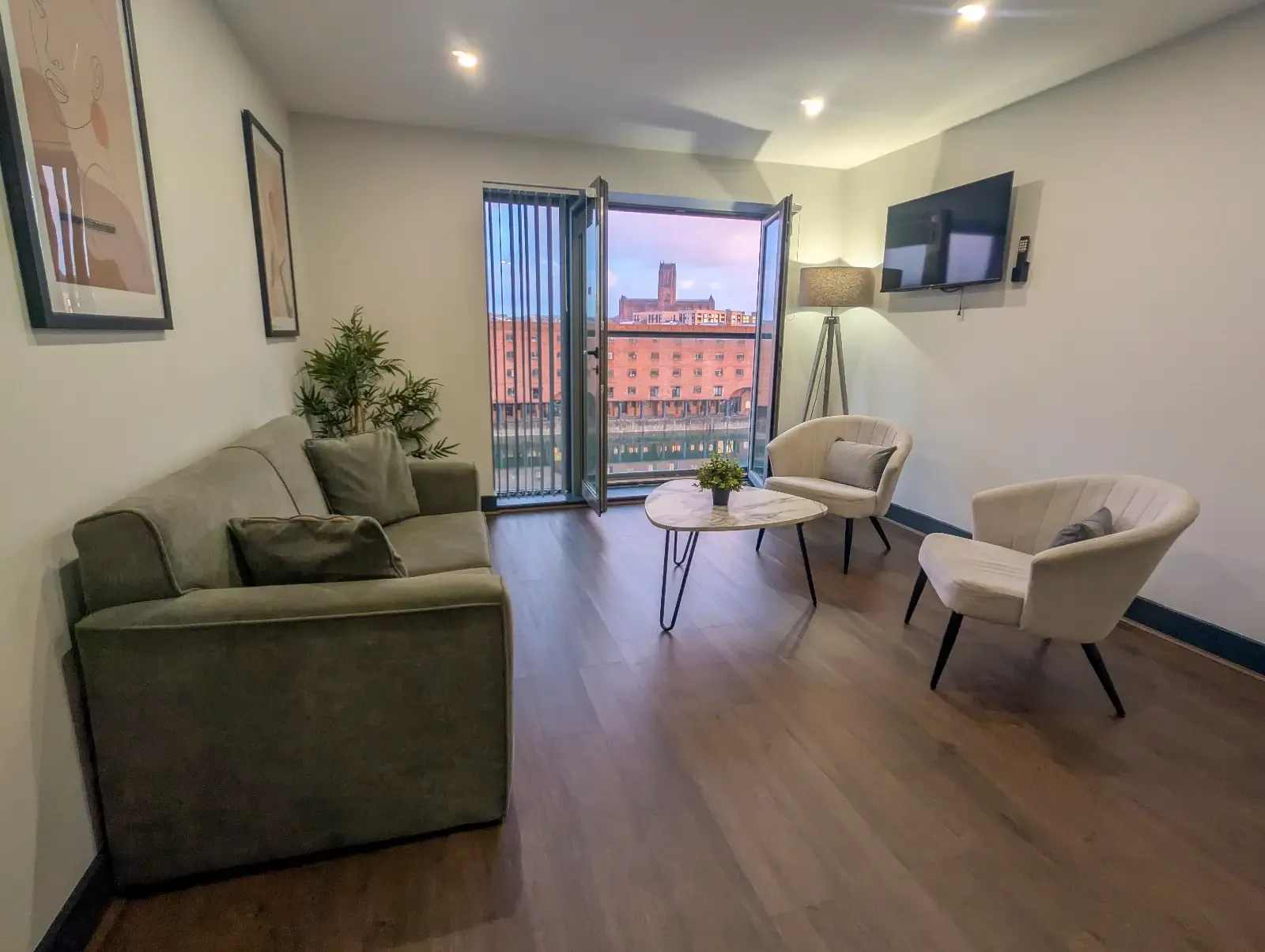 2 bedroom Dockside apartment serviced apartment - Liverpool - VivreStays