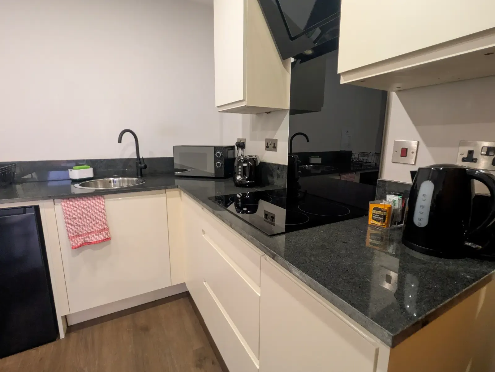 2 bedroom Dockside apartment in 19 Keel Wharf, Liverpool, L3 4ET, United Kingdom - Property image 5 - VivreStays