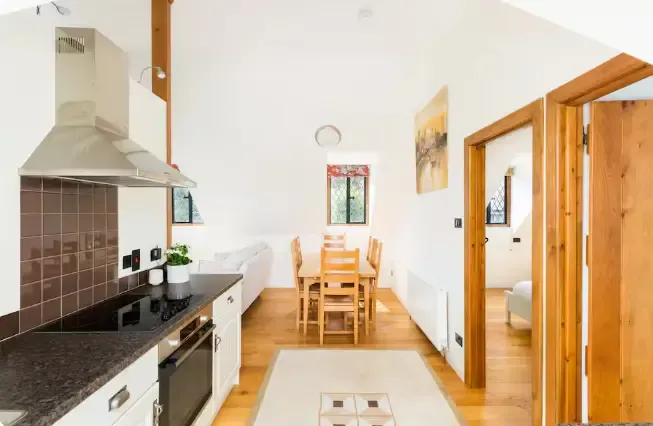 Sicca Lodge by Mia Partners in CV37 8RQ - Property image 7 - VivreStays
