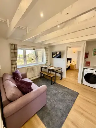 Four Countries Annex by Mia Partners serviced apartment - Stamford - VivreStays