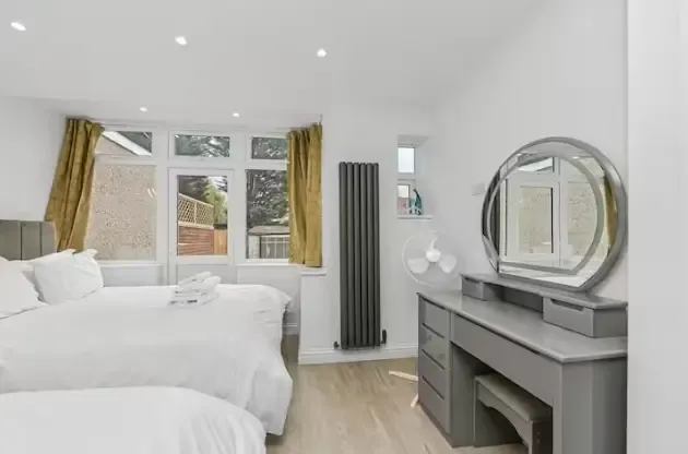 View Tavistock Apartment by Mia Partners in 34 Tavistock Avenue, UB6 8AJ Tavistock Apartment by Mia Partners in 34 Tavistock Avenue, UB6 8AJ - Property image 5 - VivreStays
