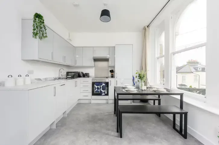 Flat 3, 107 Windmill Street by Mia Partners in 107 Windmill Street, DA12 1BW - Property image 4 - VivreStays