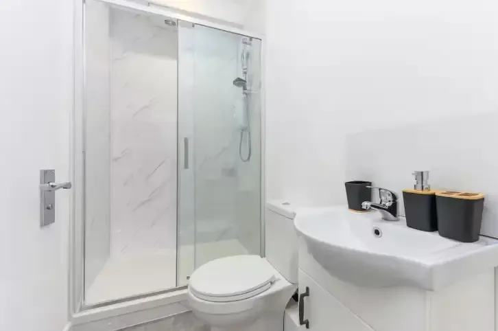 Flat 3, 107 Windmill Street by Mia Partners in 107 Windmill Street, DA12 1BW - Property image 8 - VivreStays