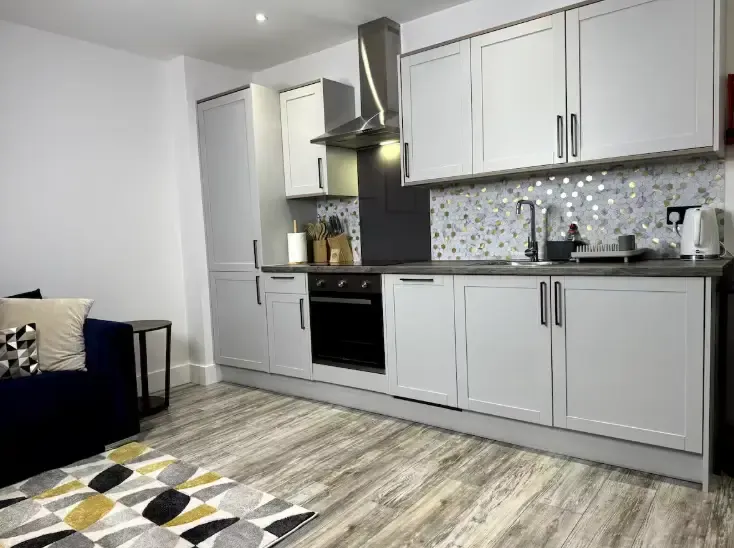 Flat 5 Kingsbridge Point by Mia Partners in SN1 2HJ - Property image 2 - VivreStays
