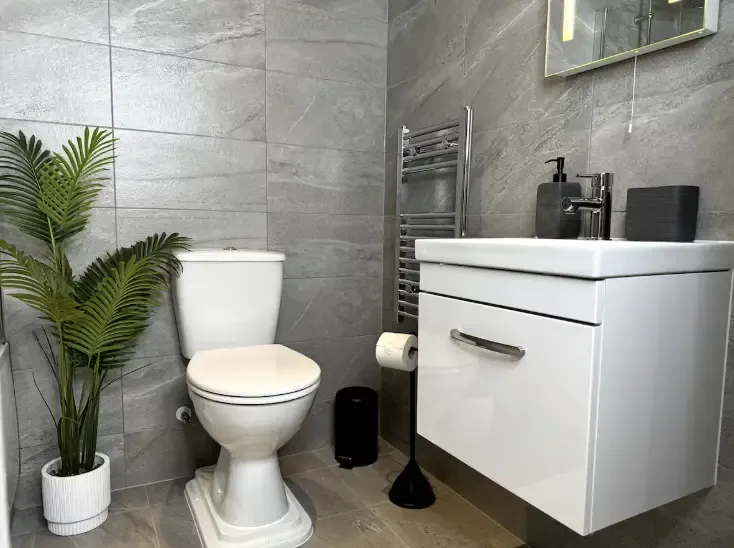 Flat 5 Kingsbridge Point by Mia Partners in SN1 2HJ - Property image 12 - VivreStays