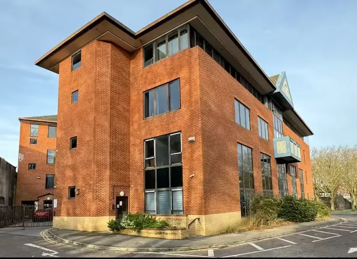Flat 5 Kingsbridge Point by Mia Partners in SN1 2HJ - Property image 14 - VivreStays