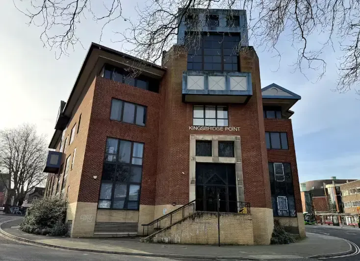 Flat 5 Kingsbridge Point by Mia Partners in SN1 2HJ - Property image 15 - VivreStays