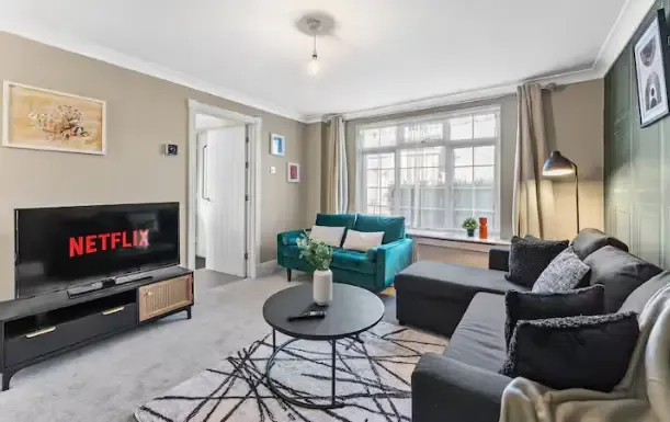 View Pond Moor Road by Mia Partners in 61 Pond Moor Road, RG12 7JL Pond Moor Road by Mia Partners in 61 Pond Moor Road, RG12 7JL - Property image 6 - VivreStays