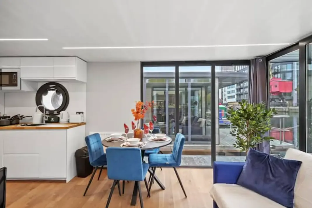 Water Lodge 2 by Mia Partners in E14 5SH, London, Greater London, England, United Kingdom - Property image 3 - VivreStays