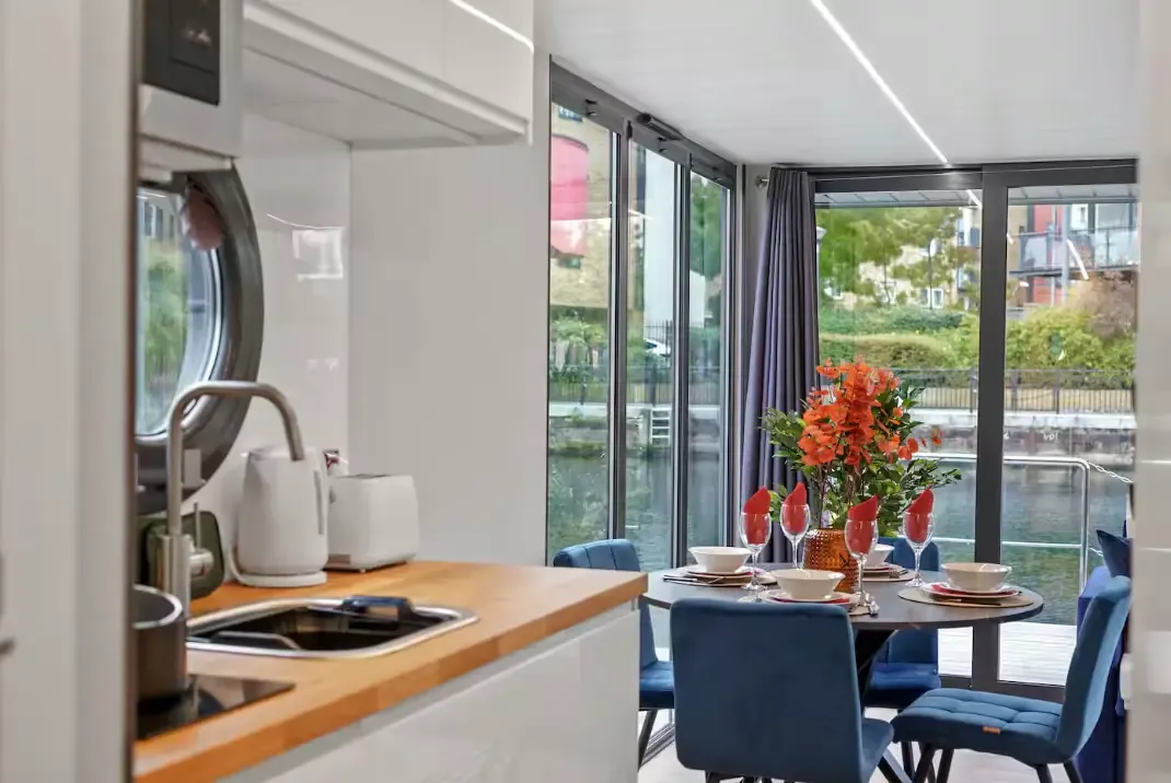 Water Lodge 2 by Mia Partners in E14 5SH, London, Greater London, England, United Kingdom - Property image 6 - VivreStays