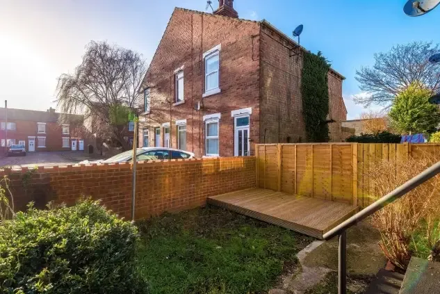 16 Church View by Mia Partners in 16 Church View, WF1 5AL - Property image 2 - VivreStays