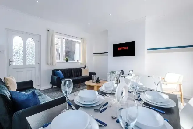 16 Church View by Mia Partners in 16 Church View, WF1 5AL - Property image 10 - VivreStays
