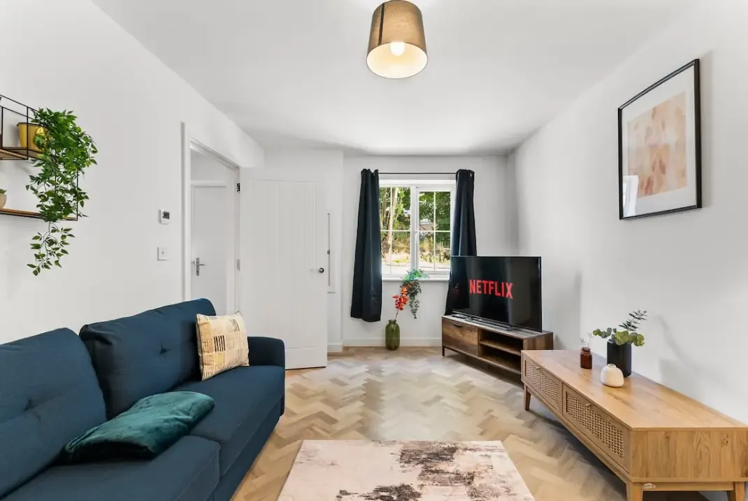 20 Lacewood Close by Mia Partners serviced apartment - UK - VivreStays