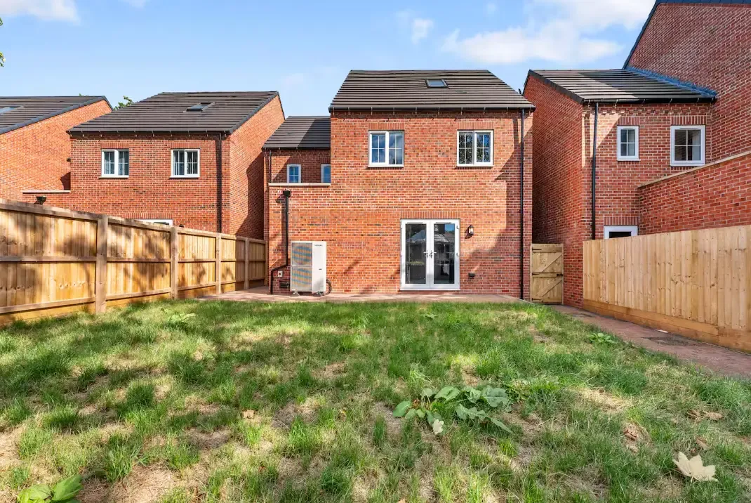 View 20 Lacewood Close by Mia Partners in 20 Lacewood Close, NG6 8ZL 20 Lacewood Close by Mia Partners in 20 Lacewood Close, NG6 8ZL - Property image 13 - VivreStays
