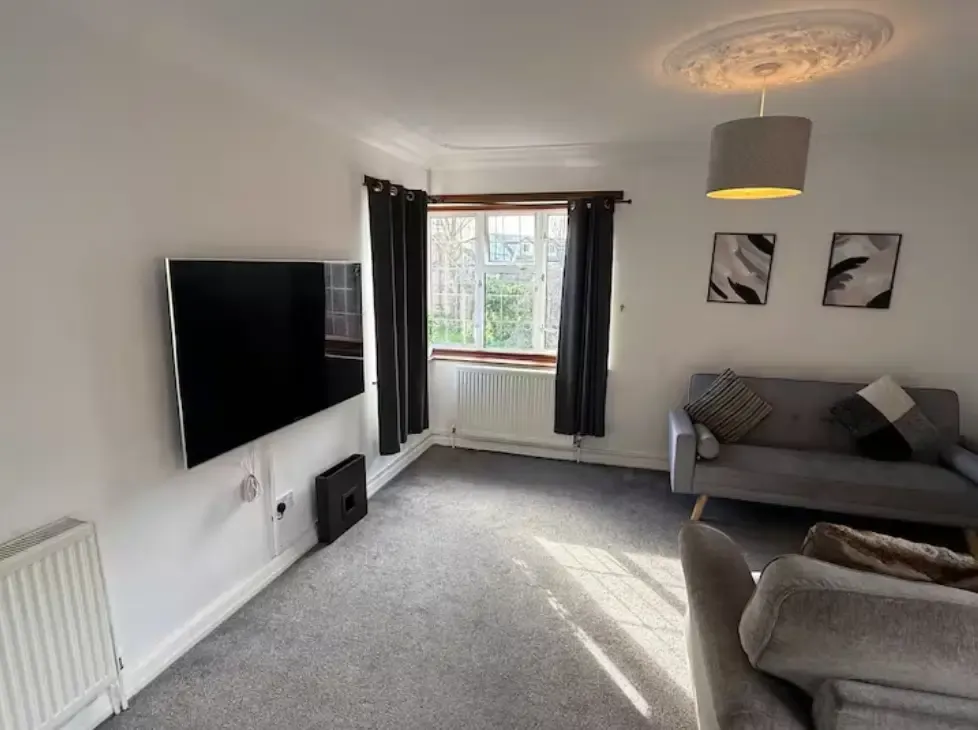 111 Crick Road by Mia Partners in 111 Crick Road, Rugby, CV21 4DZ, United Kingdom - Property image 3 - VivreStays
