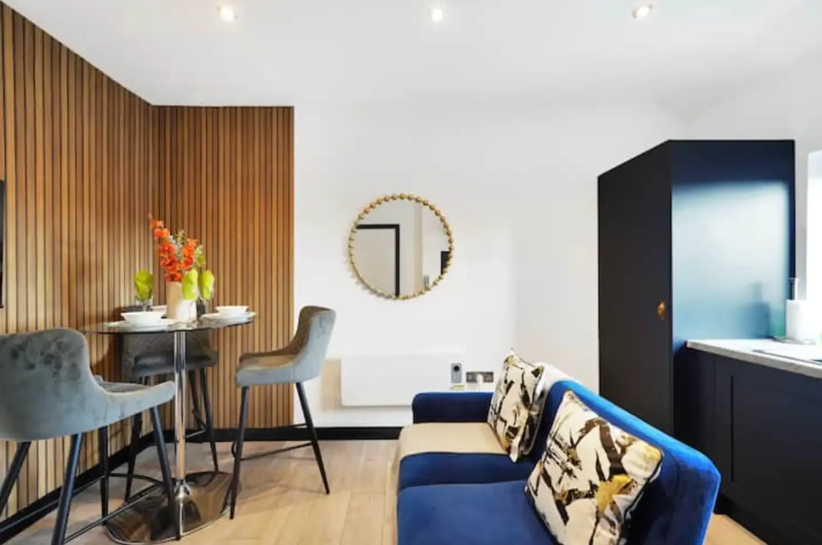 View Lower Oxford Street One-Bed by Mia Partners in 80 Lower Oxford Street, Castleford, WF10 4AF, United Kingdom Lower Oxford Street One-Bed by Mia Partners in 80 Lower Oxford Street, Castleford, WF10 4AF, United Kingdom - Property image 3 - VivreStays