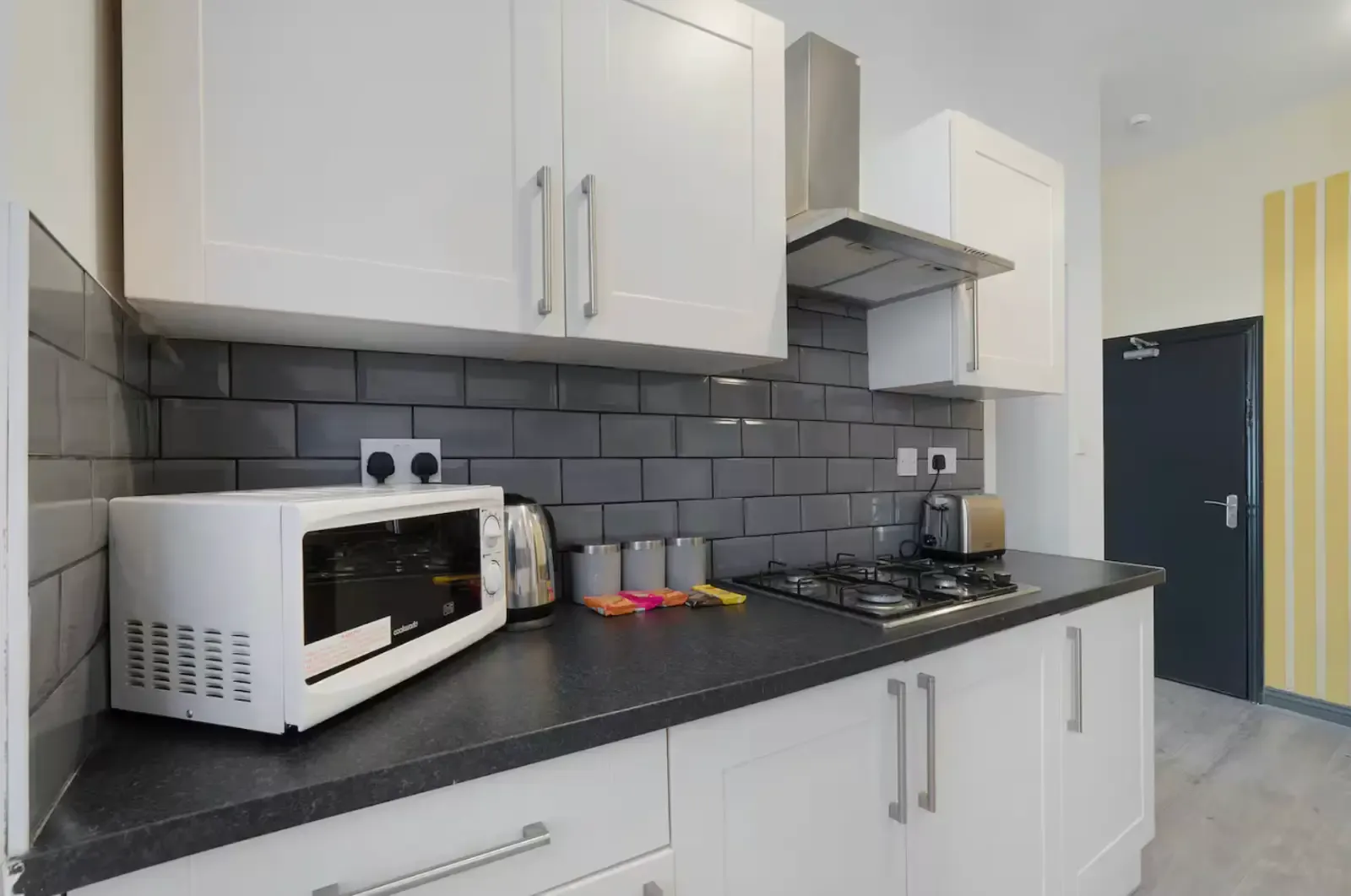 View 1, 82 Church Road by Mia Partners in 82 Church Road, TS18 1TW 1, 82 Church Road by Mia Partners in 82 Church Road, TS18 1TW - Property image 7 - VivreStays
